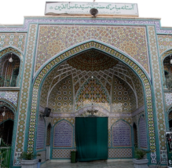 مرقد امام زاده ناصر الدین، تهران ضلع غربی خیابان خیام بین گلوبندک و میدان محمدیه